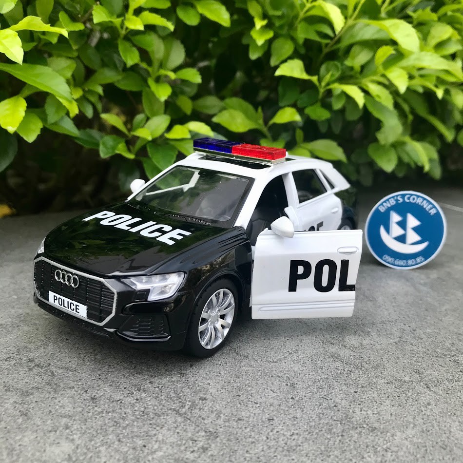 Mô hình đồ chơi xe cảnh sát Audi Q8 tỷ lệ 1:36 hãng Jackie Kim