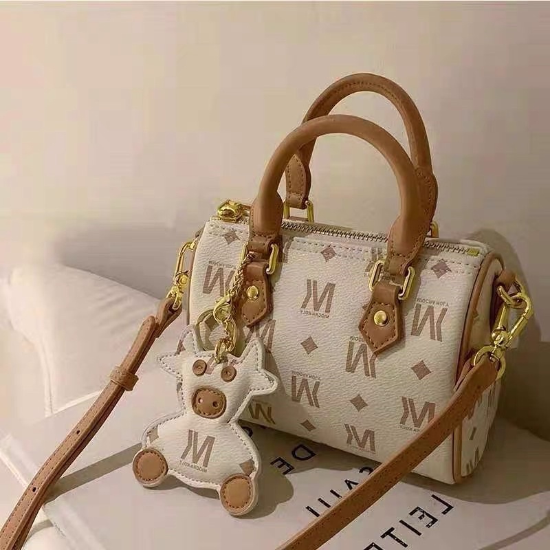 (sẵn )Túi trống đeo chéo hay cầm tay đều xinh hàng chuẩn quảng châu nhà py ( có kèm phụ kiện như hình ) siêu sale