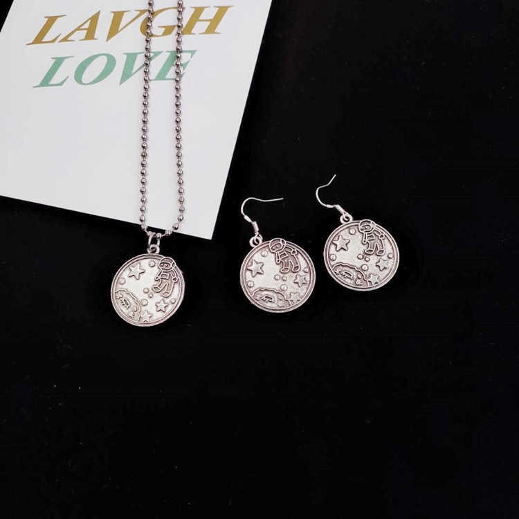 [Giao Hàng Miễn Phí] Set Dây Chuyền + Bông Tai Hình Phi Hành Gia Đính Hạt Tròn 22130