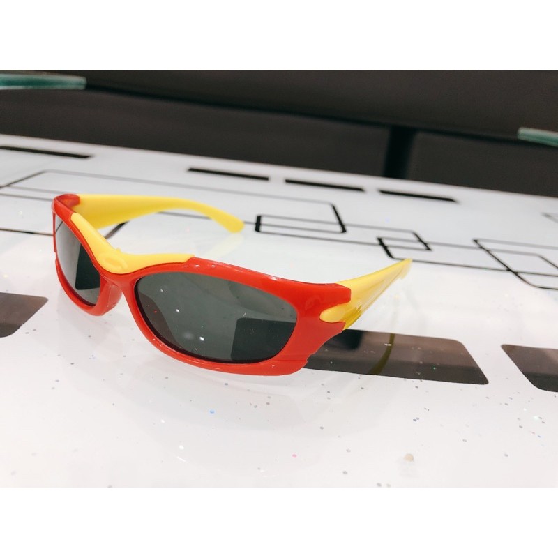 Mắt kính em bé siêu nhân đủ sắc màu