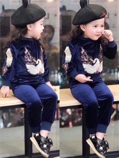Bộ nỉ nhung thêu bé gái