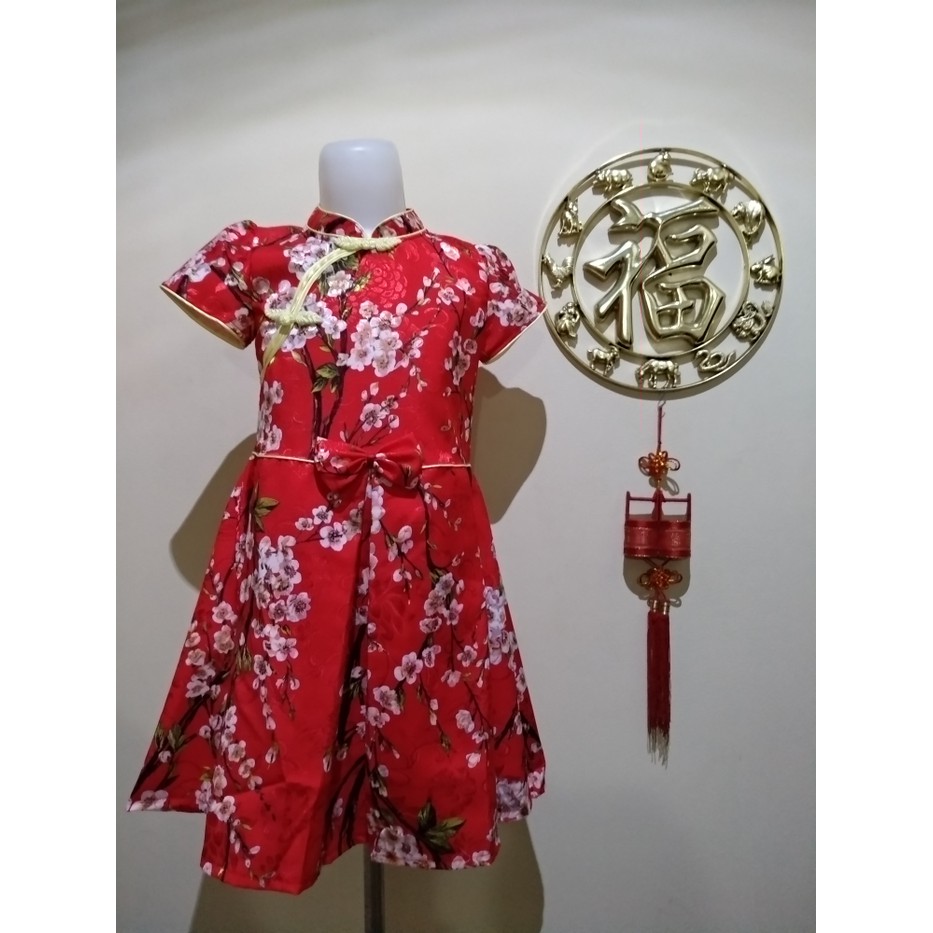 Đầm sườn xám vải lụa kiểu Trung Hoa thời trang năm mới dễ thương