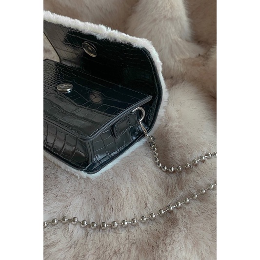Túi da phủ lông kèm chain-2020