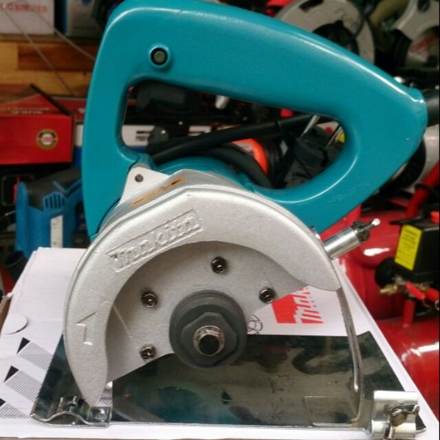MÁY cắt gạch MaKiTa