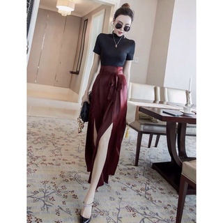 Set áo thun đen quần xẻ tà