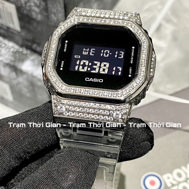 Đồng hồ Nam nữ Casio G-shock DW-5600SKE custom viền đính đá CZ