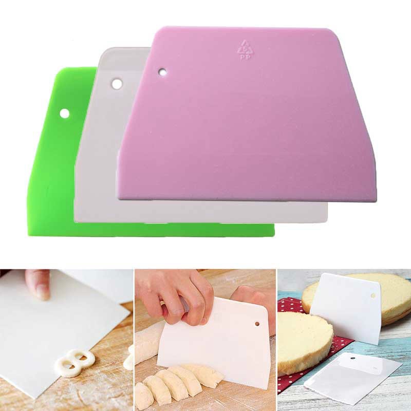 Dụng Cụ Cắt Bột Làm Bánh Bằng Nhựa Tiện Dụng Cho Nhà Bếp
