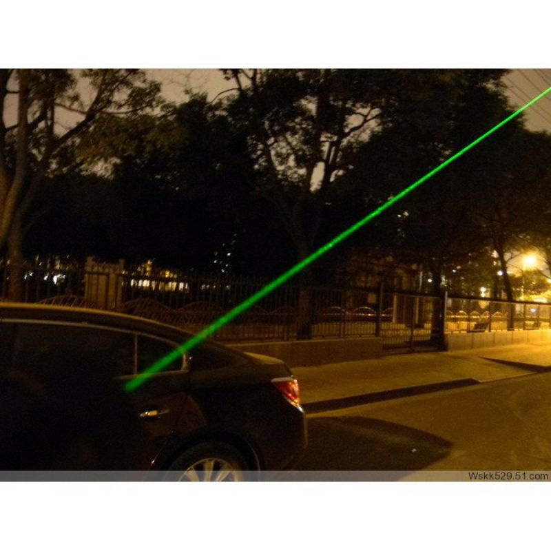 Đèn laser tia xanh lá  đốt cháy diêm cao cấp