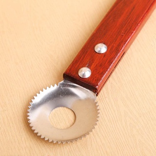 Dụng cụ nạo dừa cán gỗ siêu tiện dụng