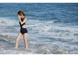 Bikini liền cắt eo
