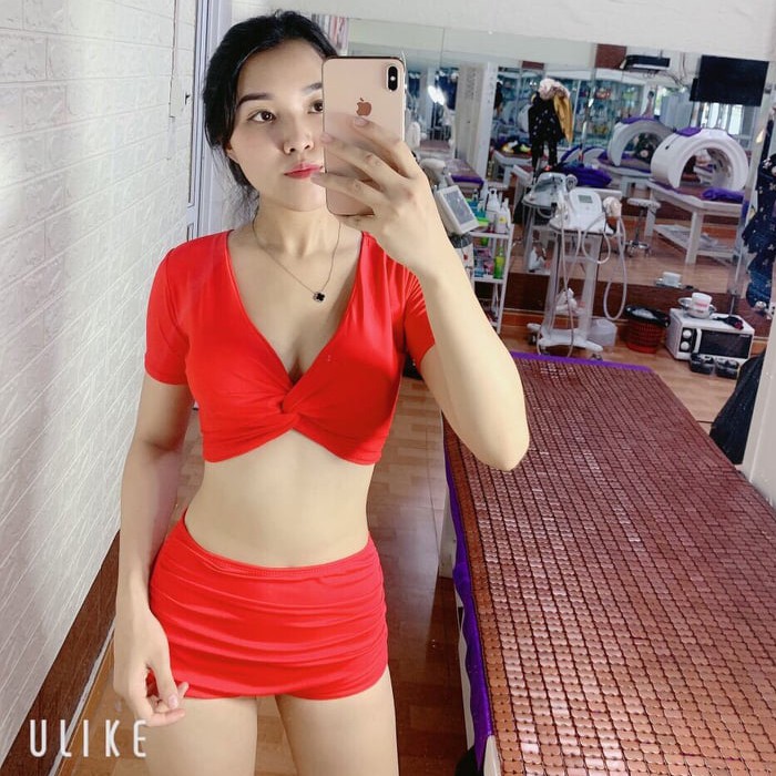 Bikini 2 Mảnh Lưng Cao, Áo Croptop Đỏ Xoắn Ngực Quyến Rũ SV2M0XN