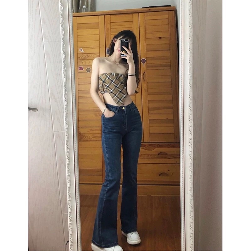 Quần jeans ống loe xanh đậm rất đậm rất dài và đẹp