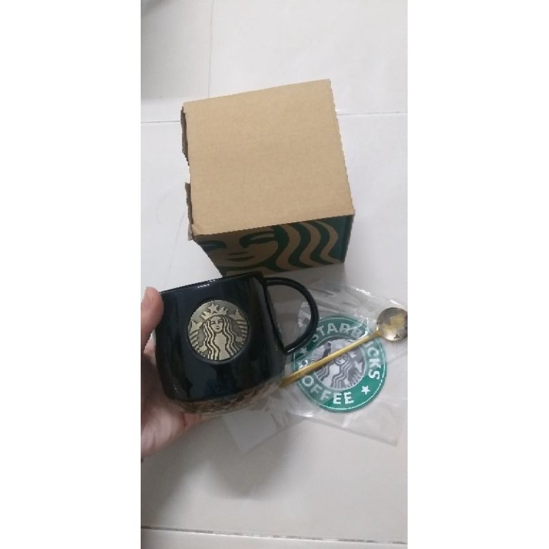 Ly Starbucks huy chương đồng đen