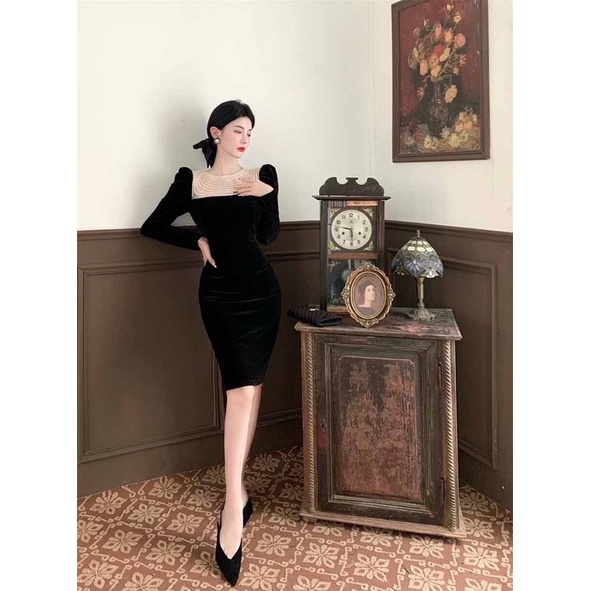 Đầm nhung body tay dài đính hạt