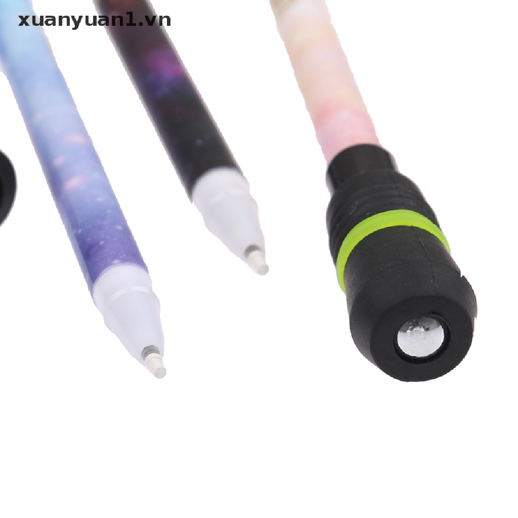 Bút Xoay Có Đèn Flash Độc Đáo