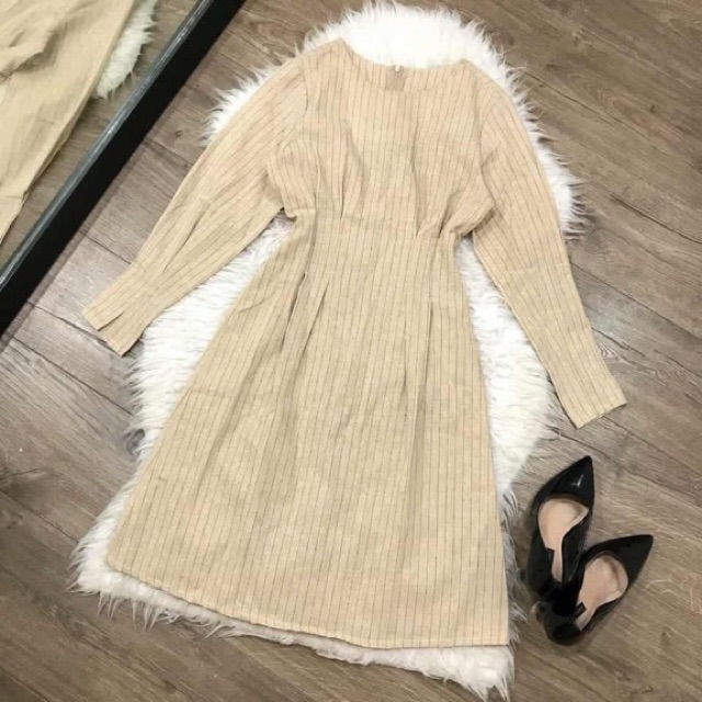 Đầm nude kẻ ô