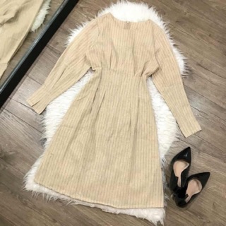 Đầm nude kẻ ô