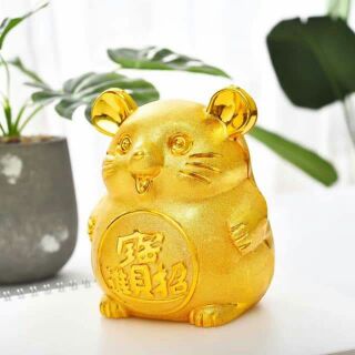 Chuột vàng đưng tiền tiết kiệm