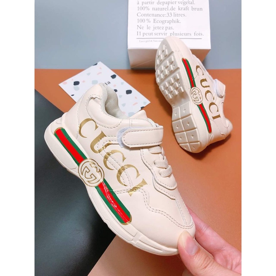 Giày thể thao bé gái