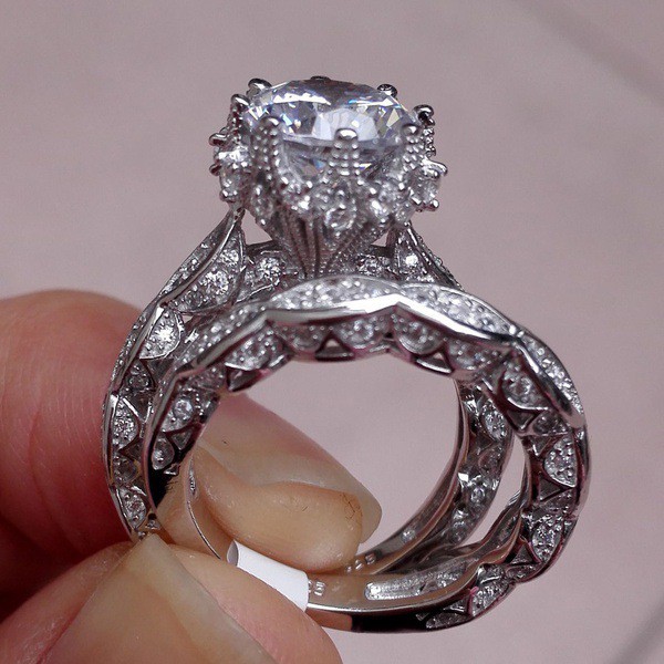 Nhẫn đính hôn nạm đá nhân tạo lấp lánh sang trọng