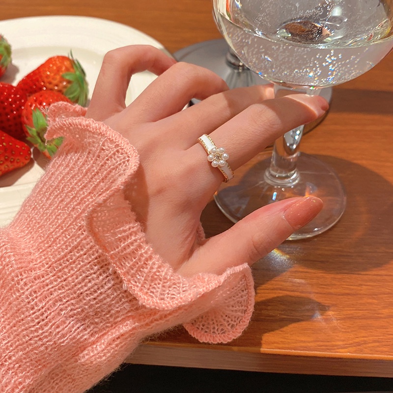 Nhẫn Đính Ngọc Trai Trắng Hình Hoa Sang Trọng Phong Cách Cổ Điển