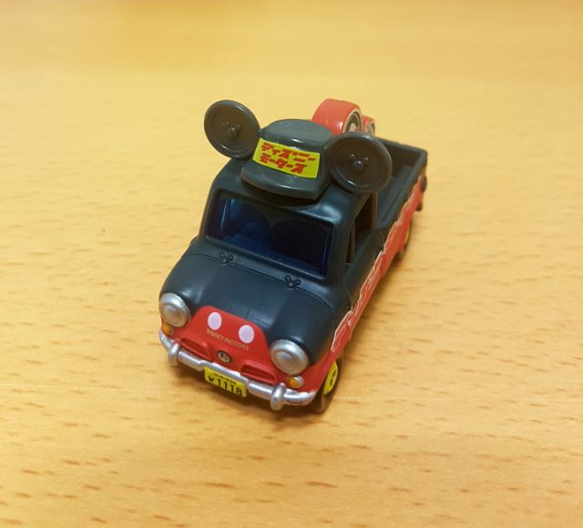 Xe Tomica Disney Motors Soratta Bán Tải Mickey Đỏ 2017