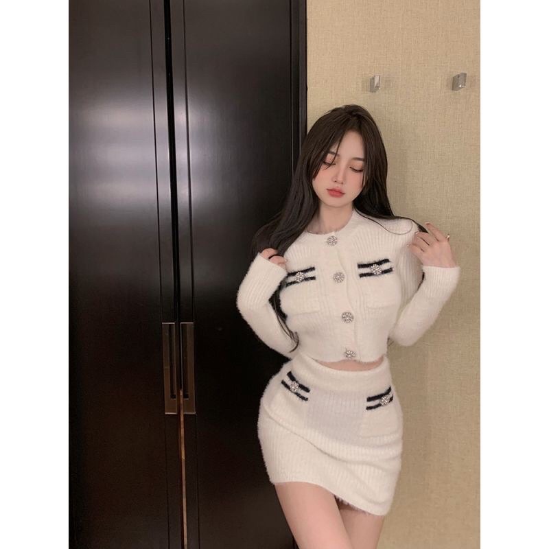 Áo khoác len cardigan + chân váy ôm body