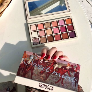 Phấn mắt 18 ô sweet mint 1800 sea