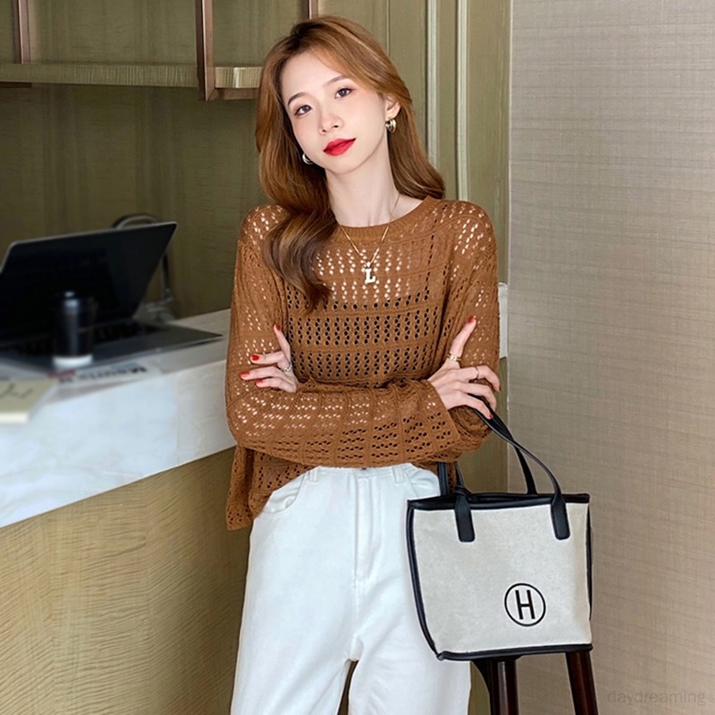 Áo Thun Nữ Cổ Tròn Dáng Rộng Khoét Lỗ