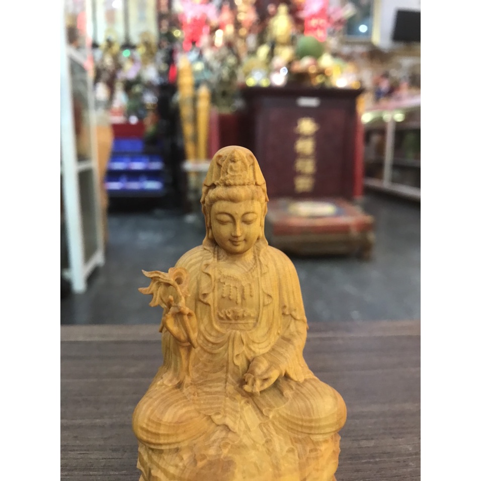 Tượng Quan Âm cầm nhánh liễu, chất liệu gỗ hoàng dương- văn phòng phẩm Nhơn Phát