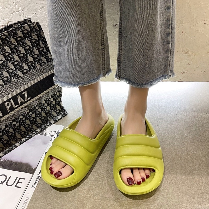 Dép quai ngang ba sọc mẫu mới năm 2022