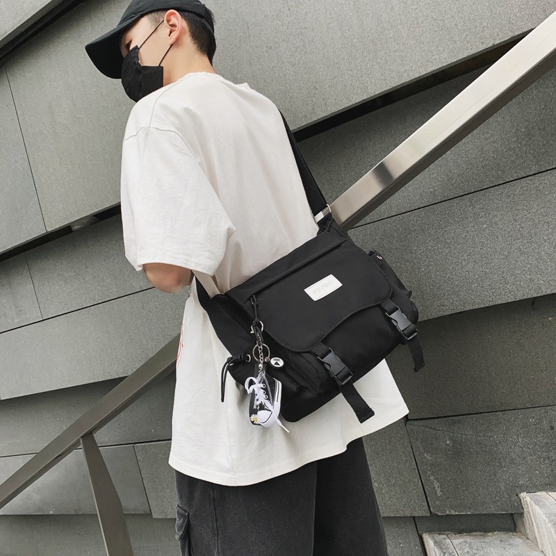 Túi đeo chéo phong cách hiphop đường phố cá tính cho cặp đôi