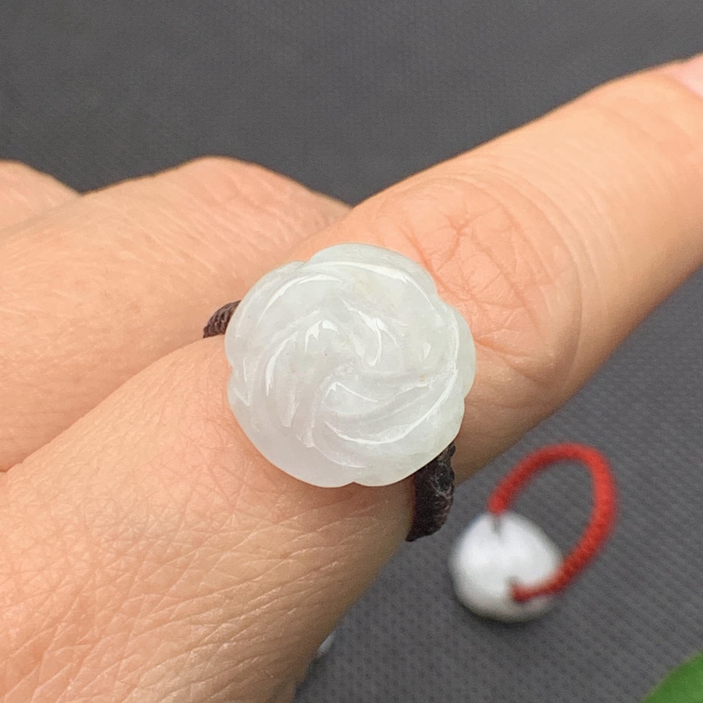 Nhẫn hoa phong thủy ngọc cẩm thạch/Ngọc phỉ thúy tự nhiên