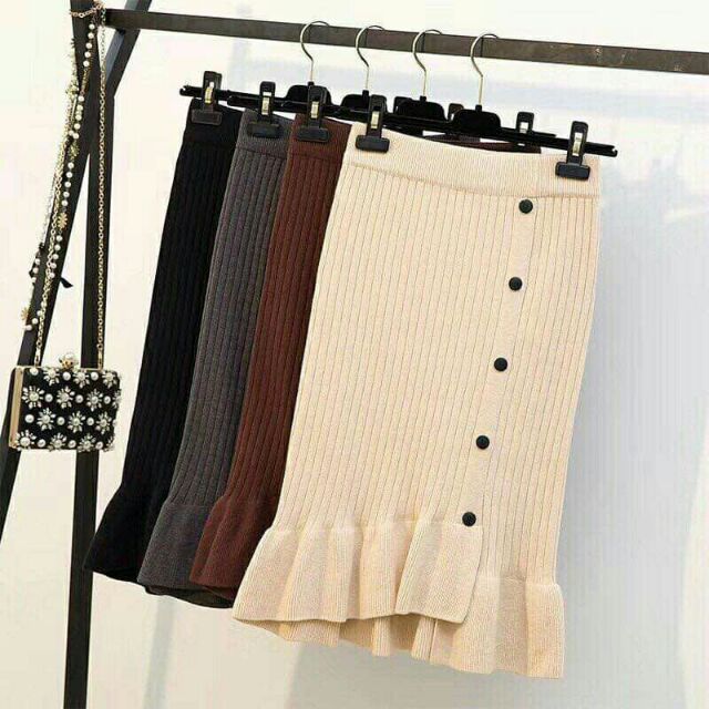 Chân váy len dáng dài đuôi cá lệch đính khuy QC | BigBuy360 - bigbuy360.vn