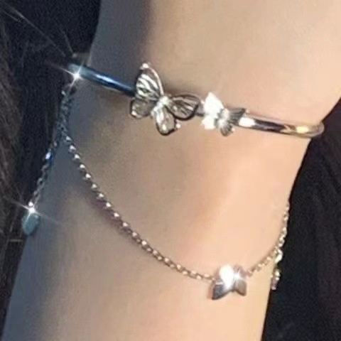 Vòng đeo tay 17KM hai lớp mạ bạc trang trí trái tim và bươm bướm thời trang đơn giản dành cho nữ