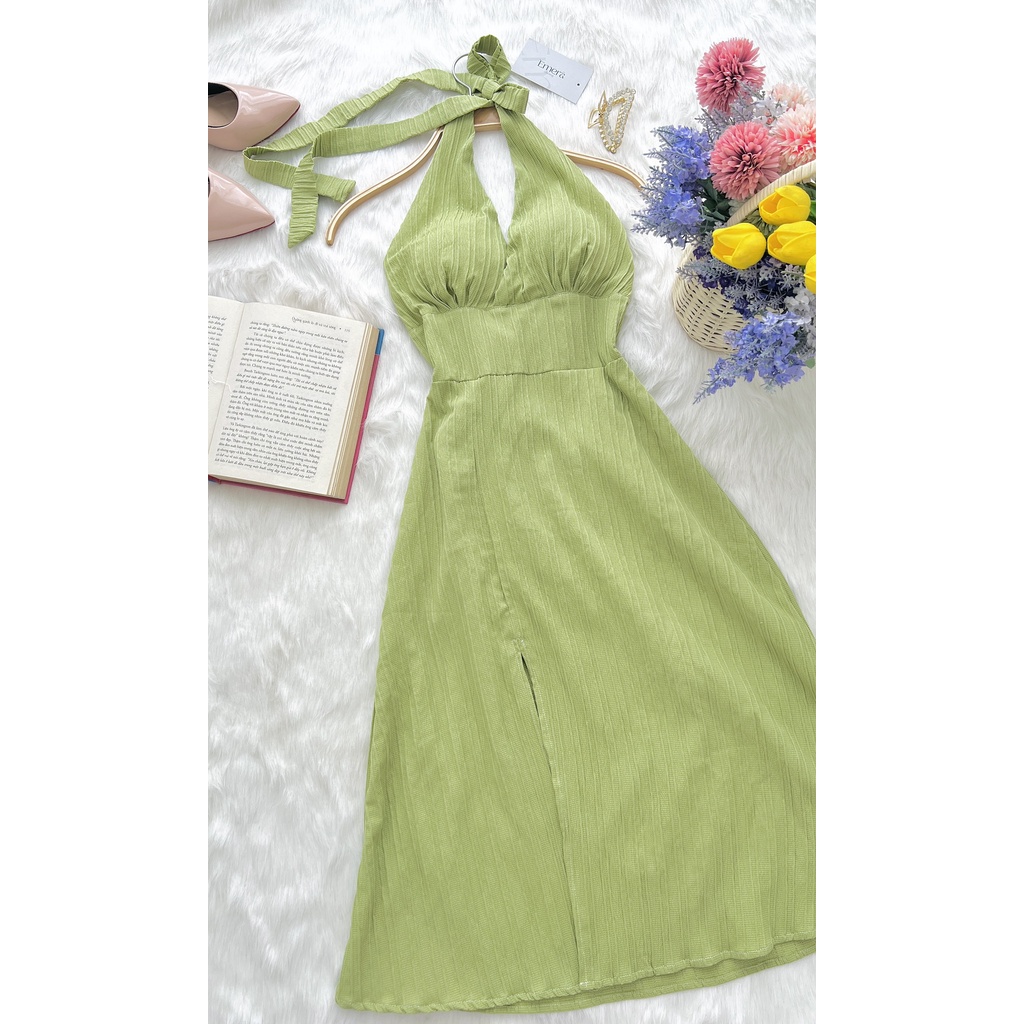 Váy Flora Dress xanh cốm nhẹ nhàng, dịu dàng, quyến rũ nhưng không kém phần cá tính