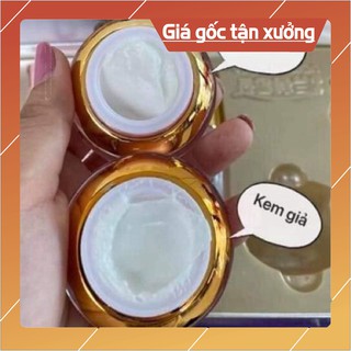 Bộ đôi hoàng cung hồng