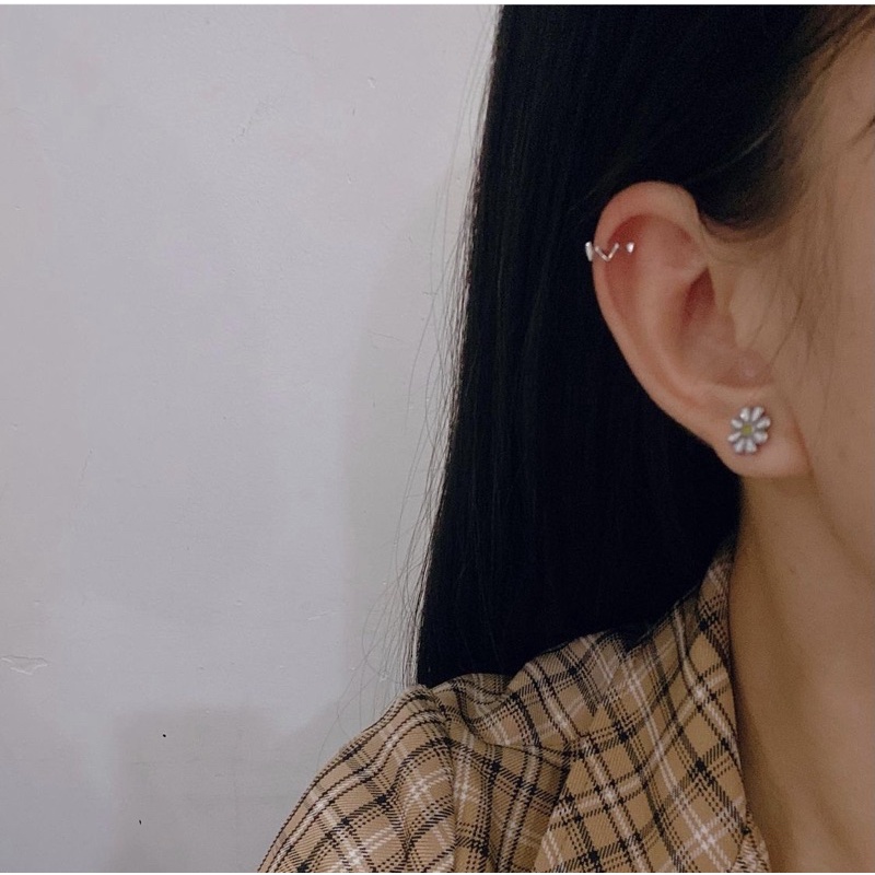 1 CHIẾC khuyên tai thép y tế cúc hoạ mi