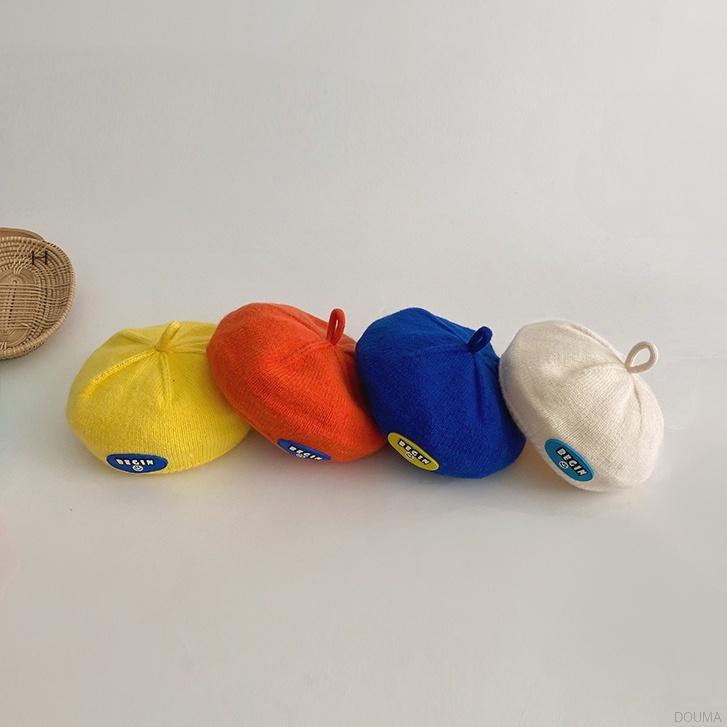 Mũ beret dệt kim màu trơn hoạ tiết chữ cho bé