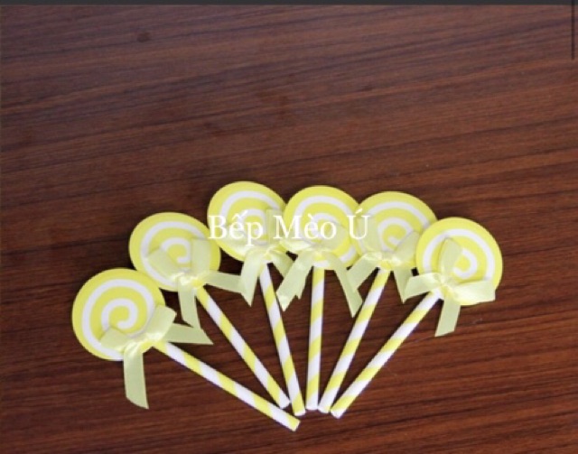 Que cắm kẹo nhiều màu trang trí bánh kem