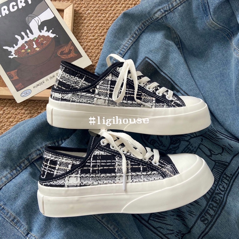 Giày thể thao nữ đế bằng giẫm gót, giày nữ đạp gót đế bánh mì hoạ tiết kẻ độc đáo