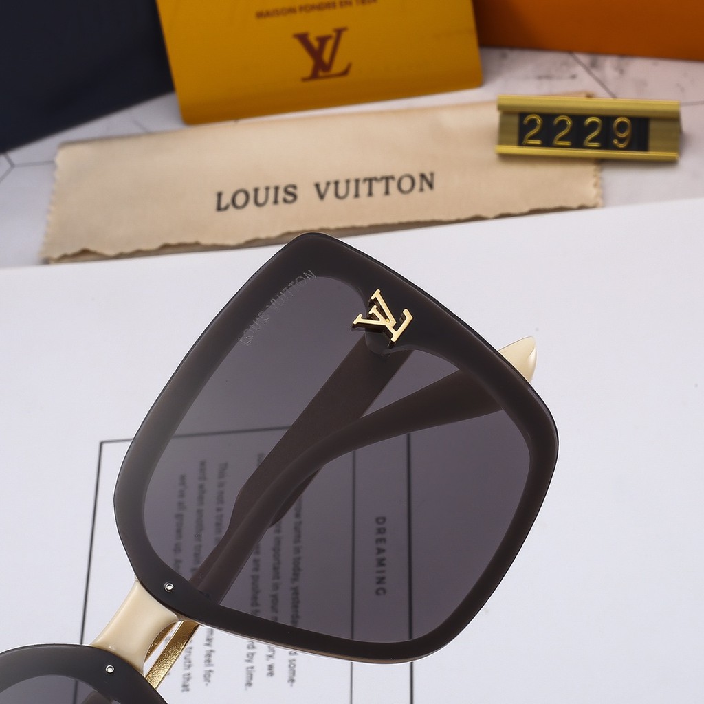 ! Louis Vuitton!! Kính mát phân cực mới cho nữ