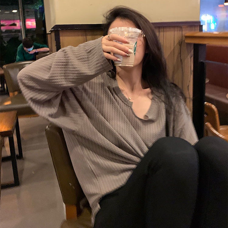 Áo thun tay dài dáng rộng màu trắng phong cách Hàn Quốc