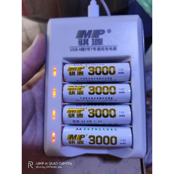 Pin sạc AA  vỉ 4 viên và Sạc chính hãng MP dung lượng thực 220mAh