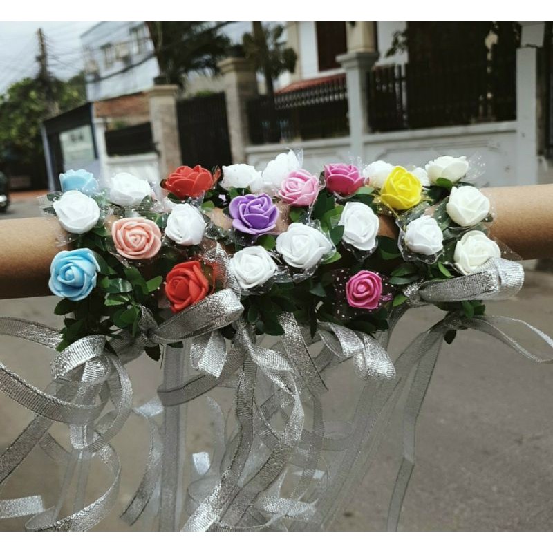 Vòng tay chụp hình kỷ yếu