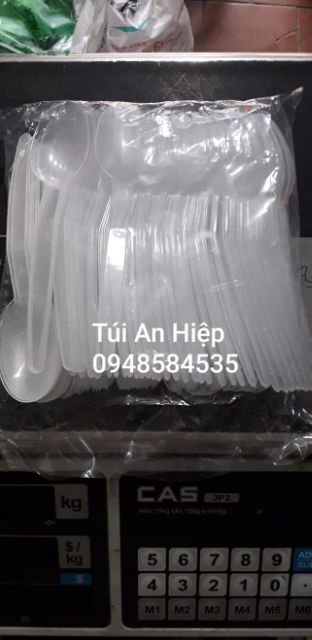 Thìa nhựa, không màu | Disposable plastic spoon (100pcs/package)