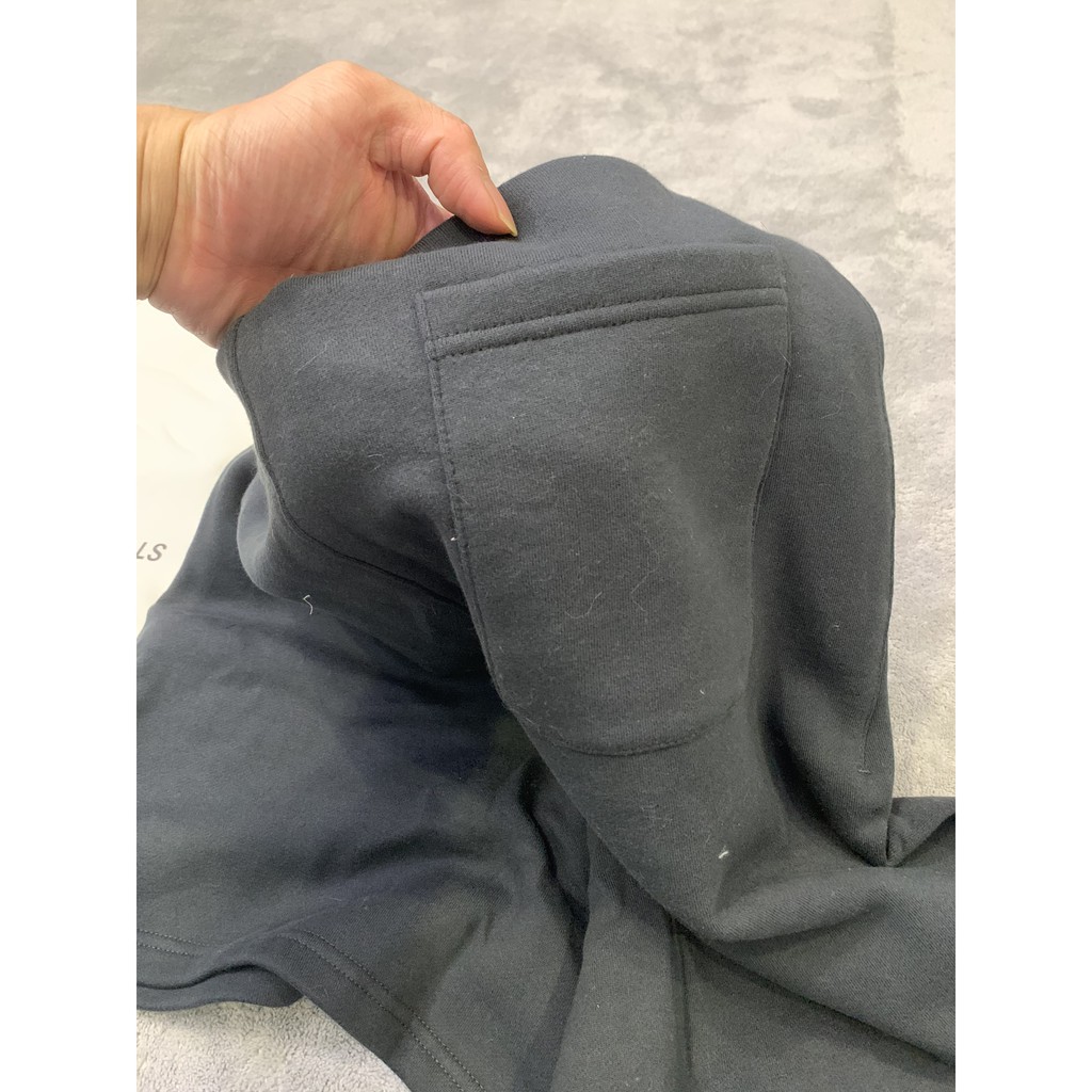 Quần short phong cách đen trắng