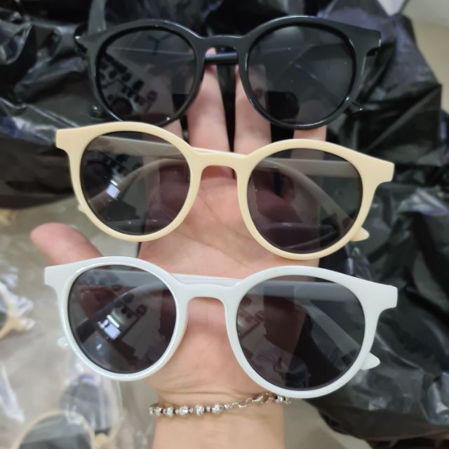 Kính v đủ 5 màu đang hot hiện nay