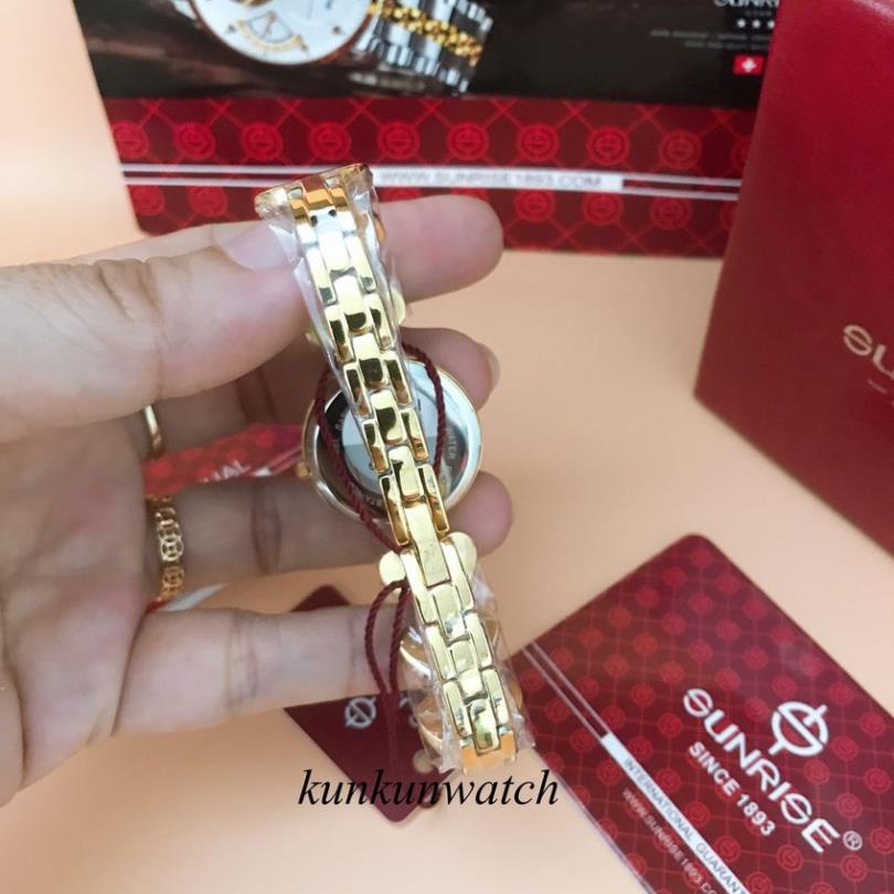 Đồng Hồ Nữ Sunrise 9010SA - Authentic - Kiểu Dáng Lắc Tay - Dây Vàng Mặt Đỏ