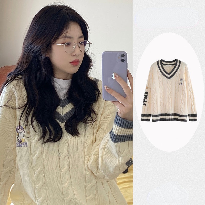 Set áo sweater/ áo sơ mi trắng và chân váy xếp li thanh lịch cho nữ
